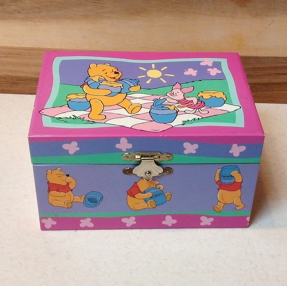 Vintage Winnie the Pooh music jewelry box! Works!
